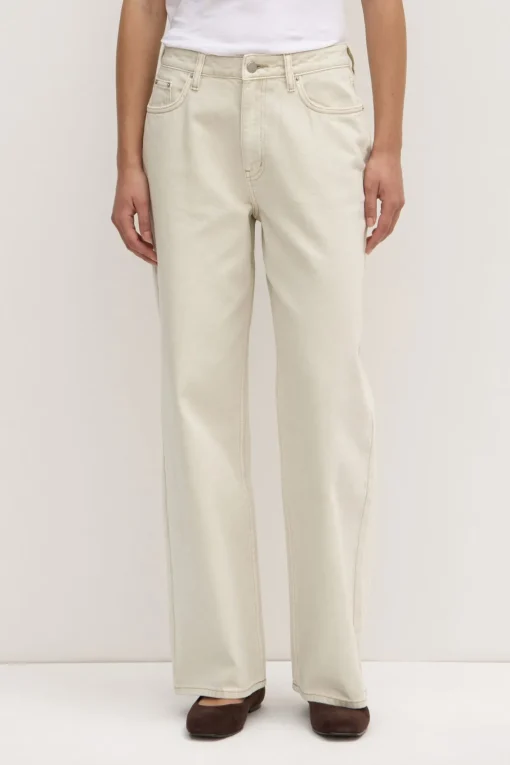 Womens Relaxed Jean