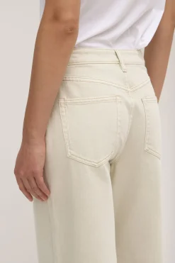 Womens Relaxed Jean
